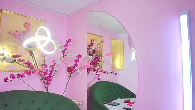 Snapshot of scarlette69 chatting on 11/07/25, 07:40 scarlette69 online show from 11/07/25, 07:40