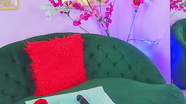 Snapshot of scarlette69 chatting on 12/01/25, 07:48 scarlette69 online show from 12/01/25, 07:48