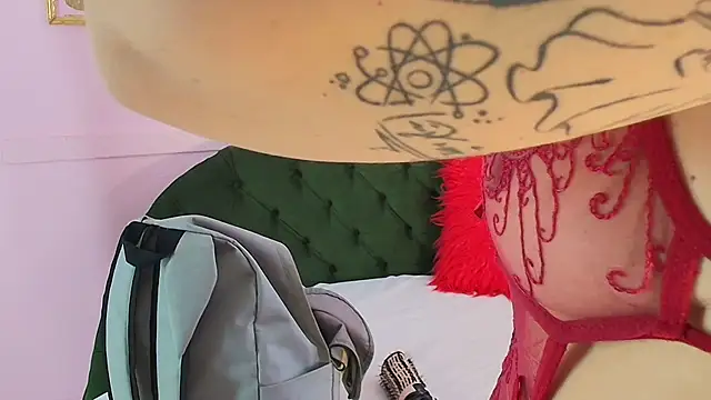 Snapshot of scarlette69 chatting on 11/16/25, 07:51 scarlette69 online show from 11/16/25, 07:51