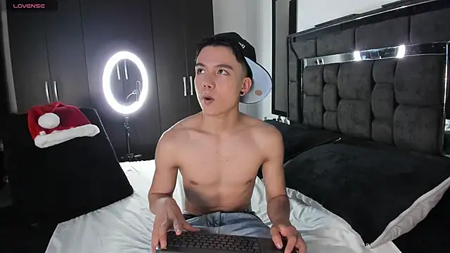 alanblack1 online show from 11/21/25, 10:09