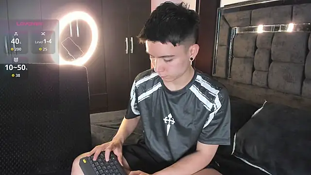 alanblack1 online show from 11/26/25, 01:16