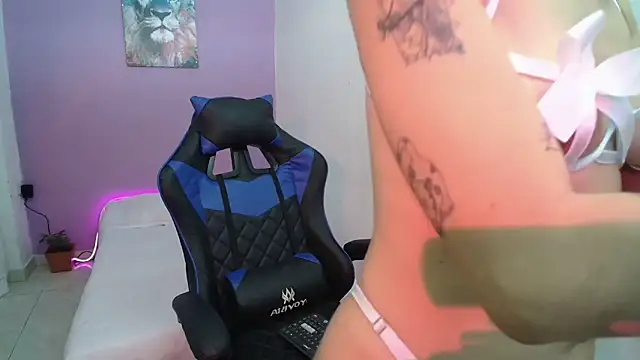 alana lara online show from 10/15/25, 04:00