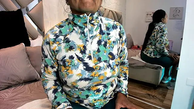 raquell moore online show from 11/15/25, 01:04