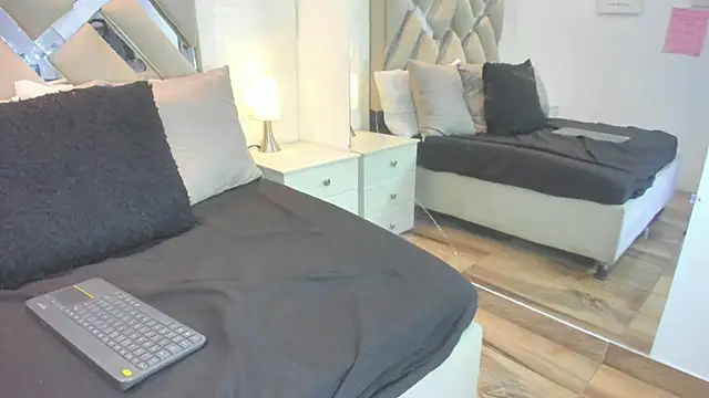 raquell moore online show from 01/09/26, 03:52