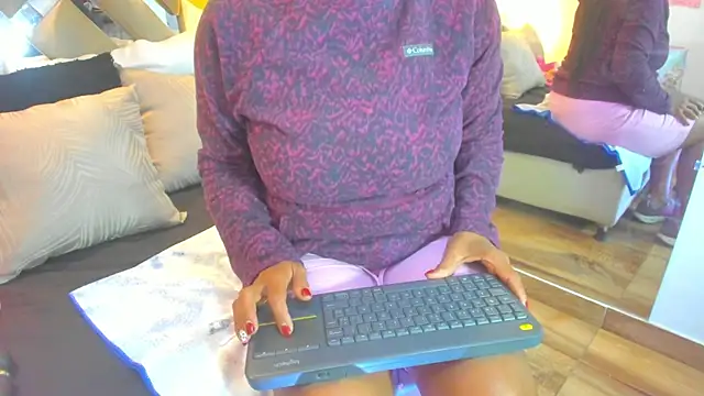 raquell moore online show from 12/22/25, 05:24