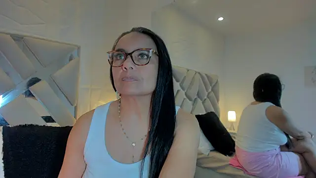 Snapshot of raquell_moore chatting on 03/17/25, 01:29 raquell moore online show from 03/17/25, 01:29