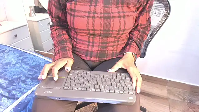 raquell moore online show from 02/25/26, 12:05