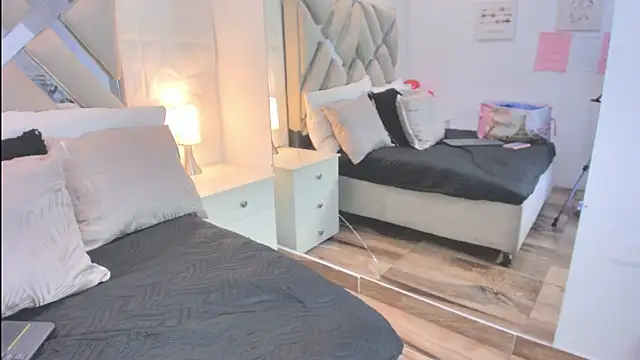 raquell moore online show from 03/28/26, 02:29