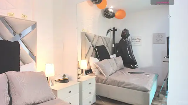 raquell moore online show from 10/21/25, 12:15