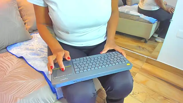 raquell moore online show from 12/15/25, 12:55