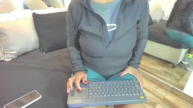 raquell moore online show from 01/13/26, 05:28