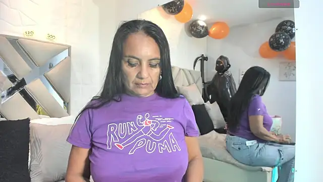 Snapshot of raquell_moore chatting on 10/15/25, 12:09 raquell moore online show from 10/15/25, 12:09
