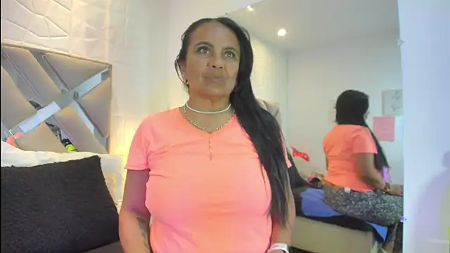 raquell moore online show from 04/16/26, 01:50