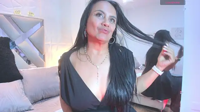 Snapshot of raquell_moore chatting on 09/23/25, 11:45 raquell moore online show from 09/23/25, 11:45