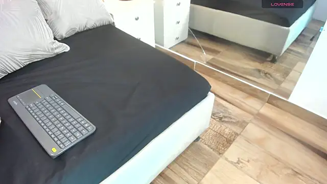 raquell moore online show from 10/24/25, 11:42