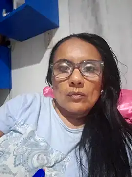 raquell moore online show from 10/26/25, 02:56