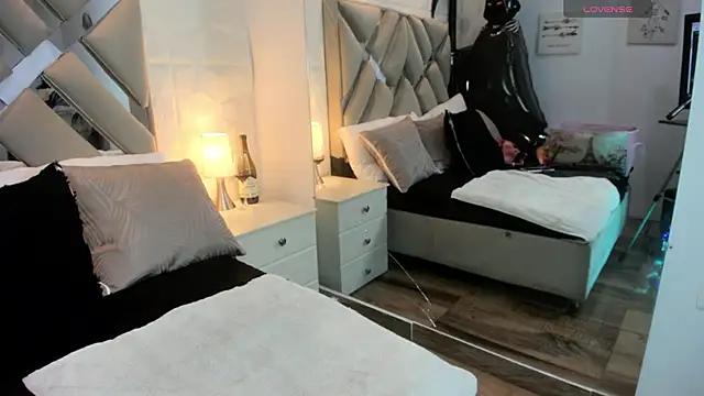 raquell moore online show from 10/27/25, 11:44