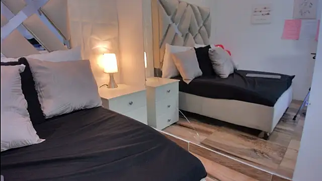 raquell moore online show from 03/21/26, 02:54