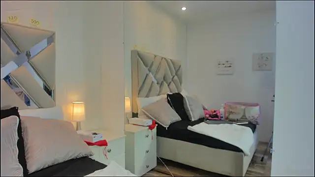 raquell moore online show from 12/03/25, 11:42