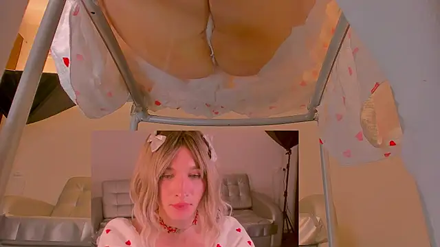 foxy jpg online show from 02/10/25, 11:45