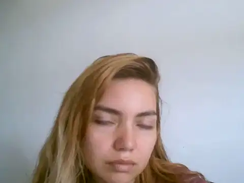 VittoriaTaylor online show from 11/20/25, 08:42