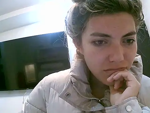 VittoriaTaylor online show from 04/17/26, 04:54