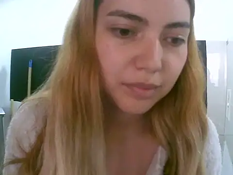 VittoriaTaylor online show from 11/24/25, 09:37