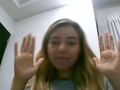 VittoriaTaylor online show from 05/22/26, 01:14