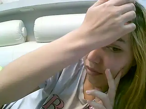 Snapshot of VittoriaTaylor chatting on 10/12/25, 12:23 VittoriaTaylor online show from 10/12/25, 12:23