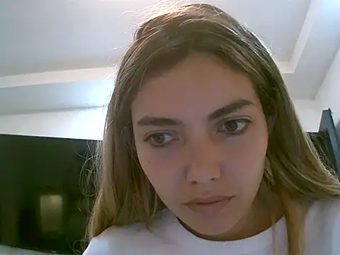 VittoriaTaylor online show from 05/05/26, 09:18