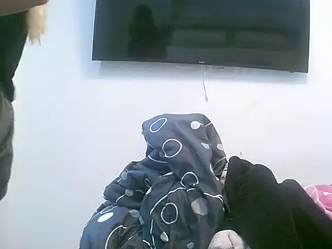 VittoriaTaylor online show from 02/04/26, 06:36