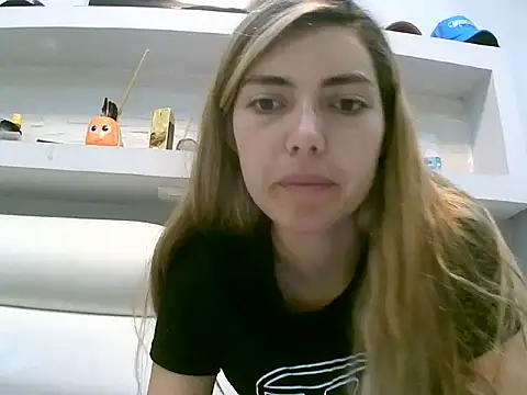 VittoriaTaylor online show from 05/02/26, 01:44