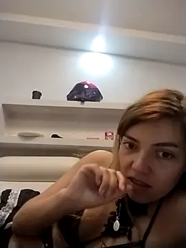 Snapshot of VittoriaTaylor chatting on 02/13/25, 03:45 VittoriaTaylor online show from 02/13/25, 03:45