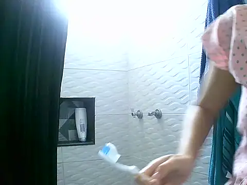 VittoriaTaylor online show from 04/22/26, 06:04