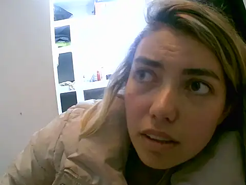 VittoriaTaylor online show from 04/20/26, 04:08