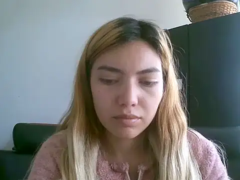 Snapshot of VittoriaTaylor chatting on 10/25/25, 03:34 VittoriaTaylor online show from 10/25/25, 03:34