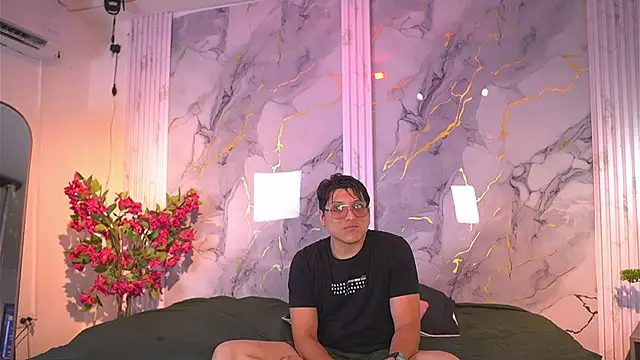 vanilla hot online show from 12/16/25, 07:40