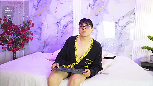 vanilla hot online show from 09/25/25, 07:42