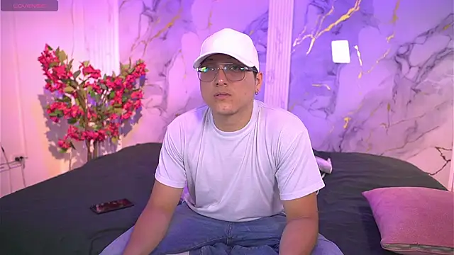 vanilla hot online show from 12/15/25, 07:31