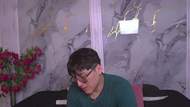 vanilla hot online show from 12/04/25, 07:24