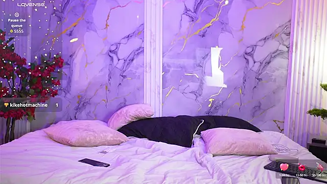 vanilla hot online show from 09/24/25, 07:42