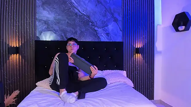 vanilla hot online show from 03/18/25, 01:12