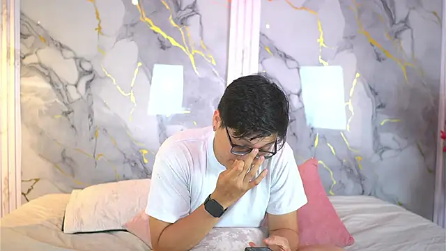 vanilla hot online show from 10/13/25, 07:37