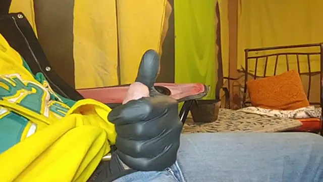 bwcbeat83 online show from 02/22/26, 01:35