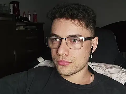 Dyllan   online show from 10/25/25, 02:11