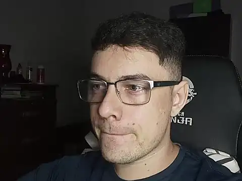 Dyllan   online show from 10/23/25, 01:37