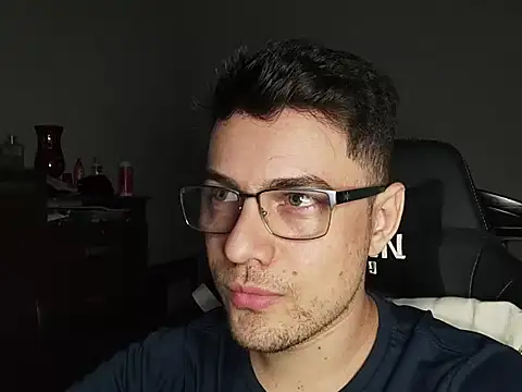 Dyllan   online show from 10/28/25, 02:01