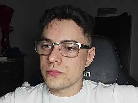 Dyllan   online show from 10/21/25, 02:55