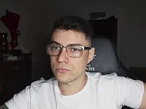 Dyllan   online show from 10/20/25, 02:39