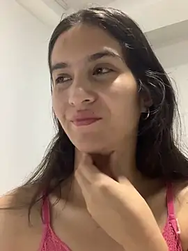 Snapshot of Bella_still chatting on 11/10/25, 01:16 Bella still online show from 11/10/25, 01:16